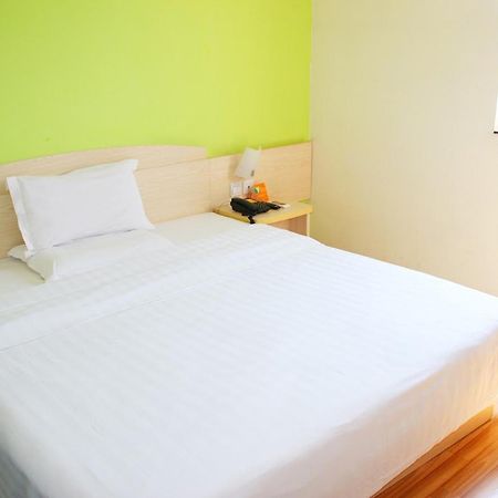 7Days Inn Haikou Hong Kong City Exterior foto