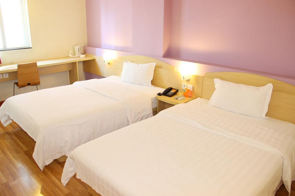 7Days Inn Haikou Hong Kong City Exterior foto