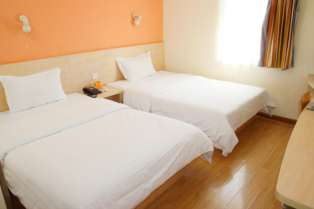 7Days Inn Haikou Hong Kong City Exterior foto