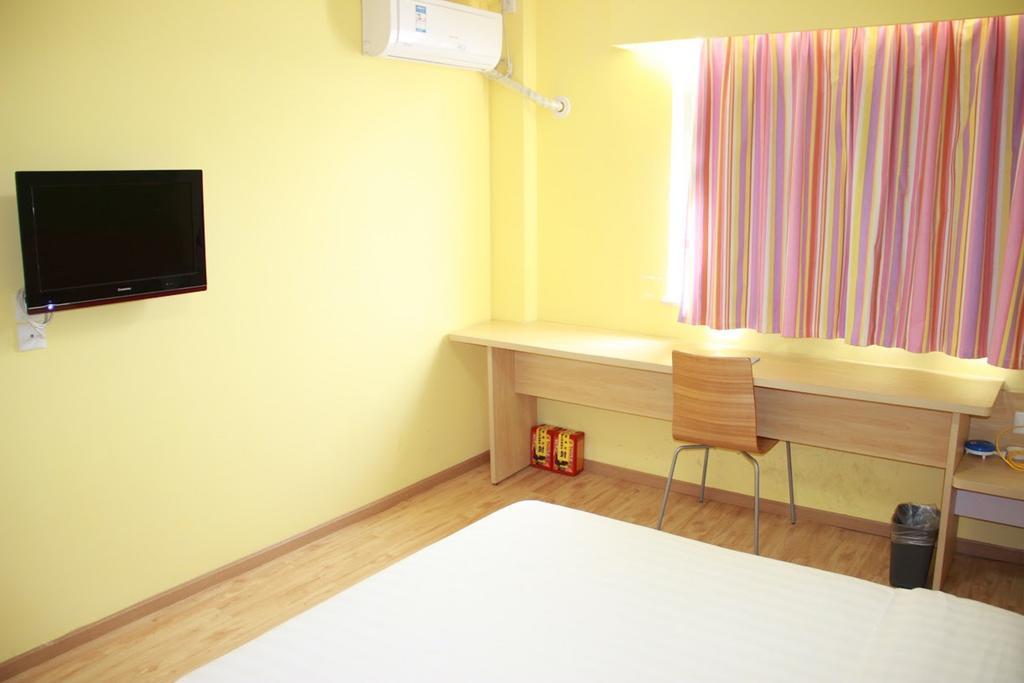 7Days Inn Haikou Hong Kong City Exterior foto